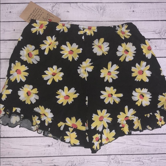 🆕Love & Sunflowers Daisy Shorts - Picture 4 of 5